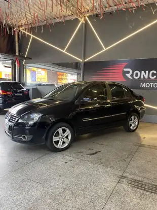 VOLKSWAGEN-POLO SEDAN-2010