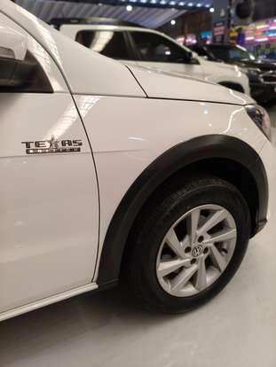 VOLKSWAGEN-SAVEIRO-2022