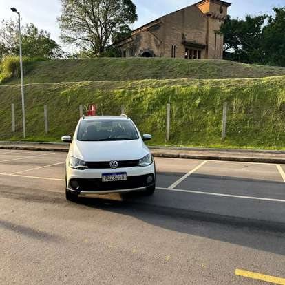 VOLKSWAGEN-SPACE CROSS-2014