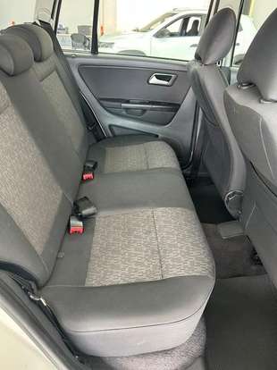 VOLKSWAGEN-SPACEFOX-2012