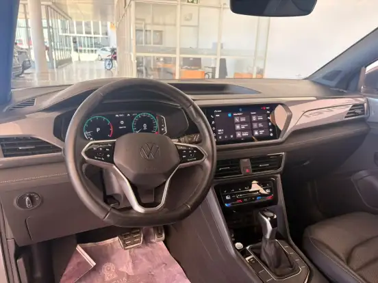 VOLKSWAGEN-TAOS-2024