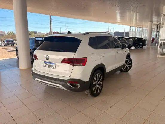 VOLKSWAGEN-TAOS-2022