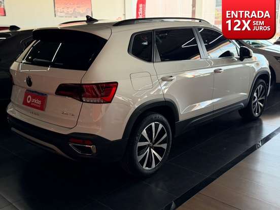 VOLKSWAGEN-TAOS-2023