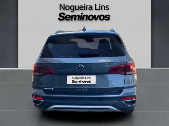 VOLKSWAGEN-TAOS-2022
