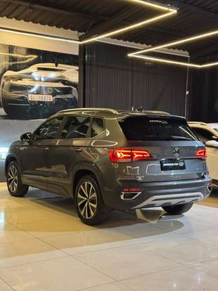 VOLKSWAGEN-TAOS-2022
