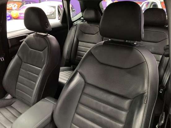 VOLKSWAGEN-TAOS-2023