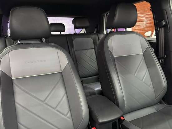 VOLKSWAGEN-T-CROSS-1.0 200 TSI TOTAL FLEX COMFORTLINE AUTOMÁTICO VOLKSWAGEN-T-CROSS-2025