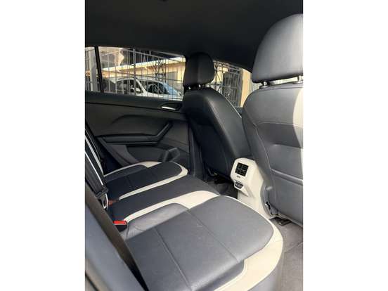 VOLKSWAGEN-T-CROSS-2019