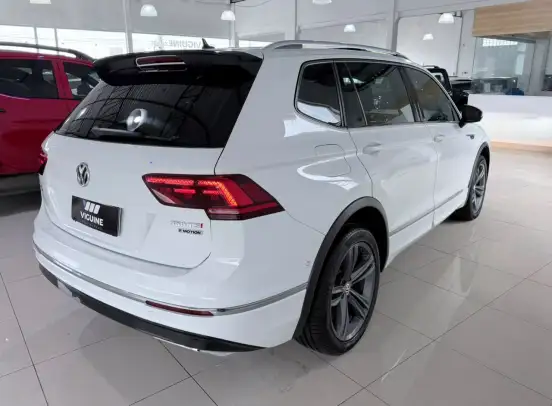 VOLKSWAGEN-TIGUAN-2021
