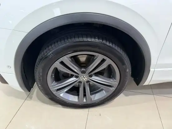 VOLKSWAGEN-TIGUAN-2021