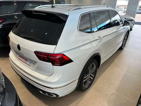 VOLKSWAGEN-TIGUAN-2023