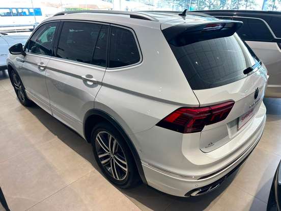VOLKSWAGEN-TIGUAN-2023