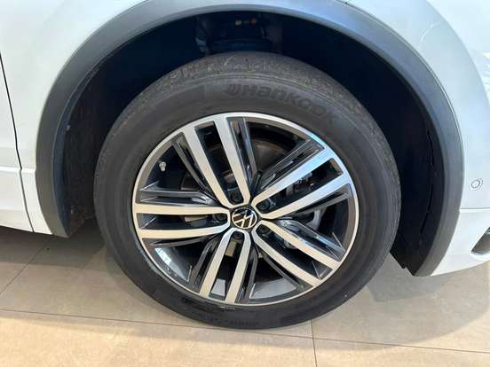 VOLKSWAGEN-TIGUAN-2023