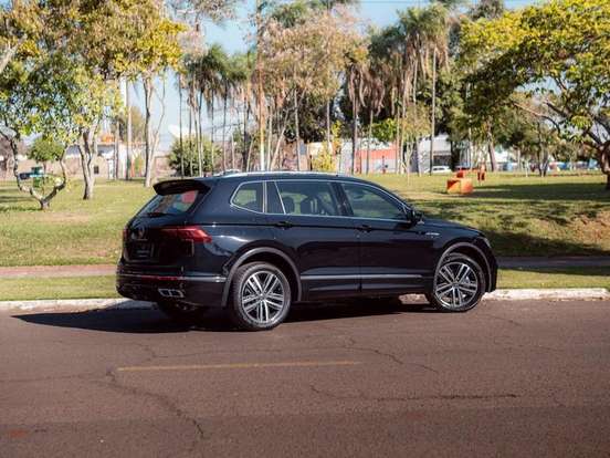 VOLKSWAGEN-TIGUAN-2.0 300 TSI GASOLINA ALLSPACE R-LINE AUTOMÁTICO VOLKSWAGEN-TIGUAN-2023