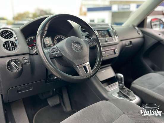 VOLKSWAGEN-TIGUAN-2012