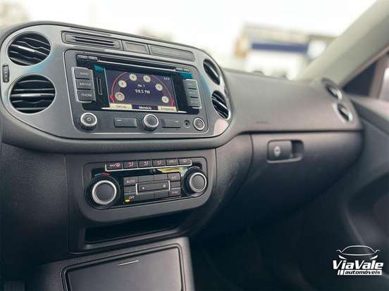VOLKSWAGEN-TIGUAN-2012