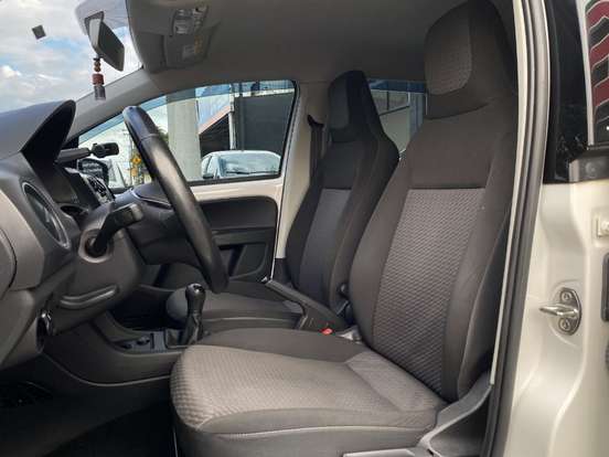 VOLKSWAGEN-UP-2018