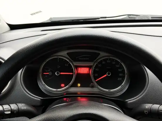 VOLKSWAGEN-VOYAGE-2011