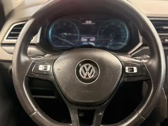 VOLKSWAGEN-VOYAGE-1.6 MSI TOTALFLEX COMFORTLINE 4P MANUAL VOLKSWAGEN-VOYAGE-2017