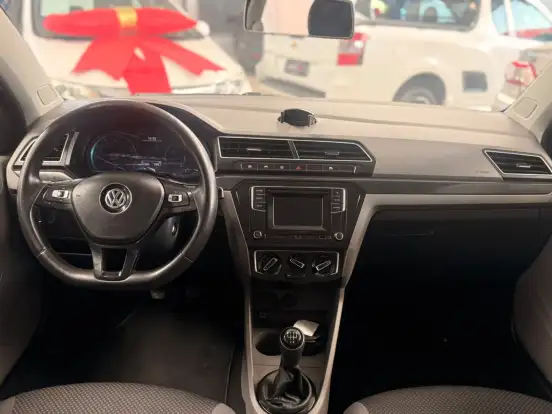 VOLKSWAGEN-VOYAGE-2017