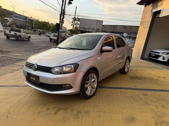 VOLKSWAGEN-VOYAGE-2012