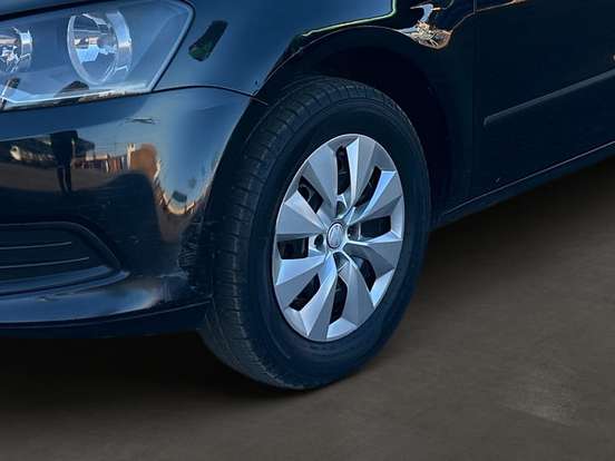 VOLKSWAGEN-VOYAGE-2015