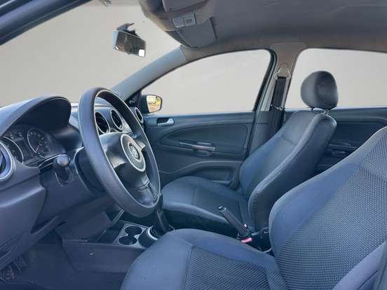 VOLKSWAGEN-VOYAGE-1.0 MI CITY 8V FLEX 4P MANUAL VOLKSWAGEN-VOYAGE-2015