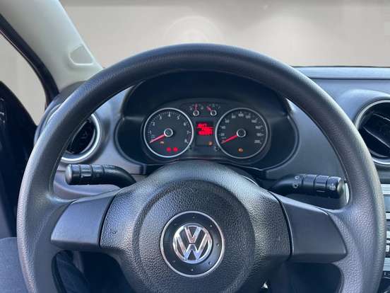 VOLKSWAGEN-VOYAGE-2015
