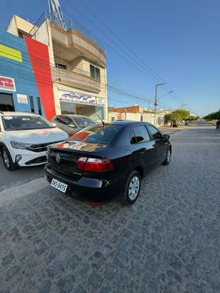 VOLKSWAGEN-VOYAGE-2012