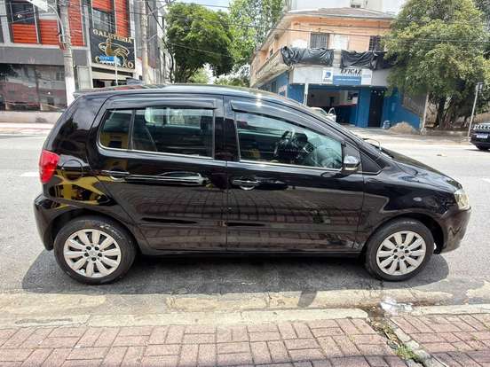 VOLKSWAGEN-FOX-2011