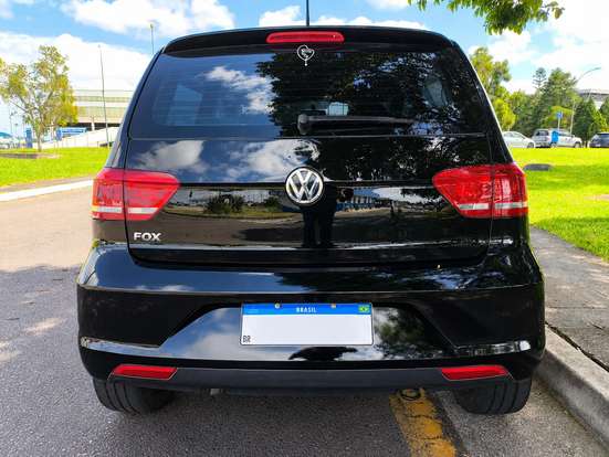 VOLKSWAGEN-FOX-2015
