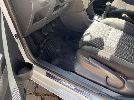 VOLKSWAGEN-FOX-2018