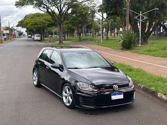 VOLKSWAGEN-GOLF-2017