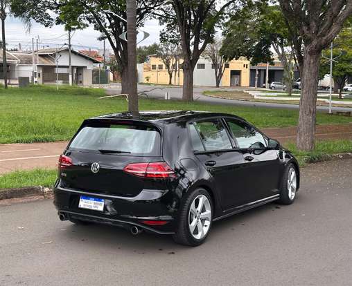 VOLKSWAGEN-GOLF-2017