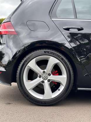 VOLKSWAGEN-GOLF-2017