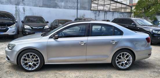 VOLKSWAGEN-JETTA-2013