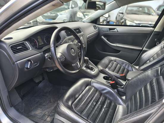 VOLKSWAGEN-JETTA-2.0 TSI HIGHLINE 211CV GASOLINA 4P TIPTRONIC VOLKSWAGEN-JETTA-2013