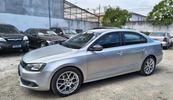 VOLKSWAGEN-JETTA-2013