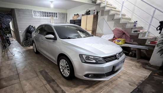 VOLKSWAGEN-JETTA-2013