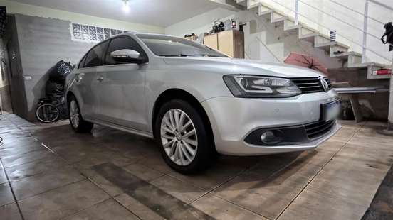 VOLKSWAGEN-JETTA-2013