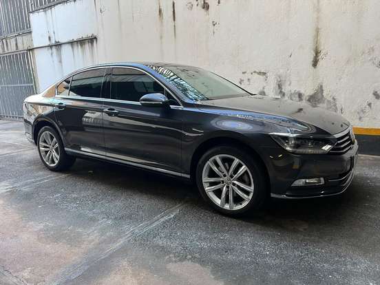 VOLKSWAGEN-PASSAT-2018
