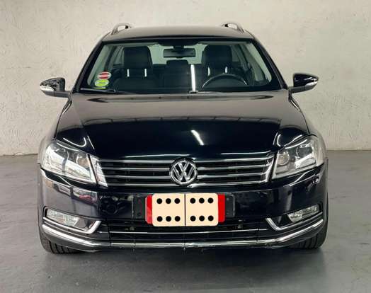 VOLKSWAGEN-PASSAT-2011