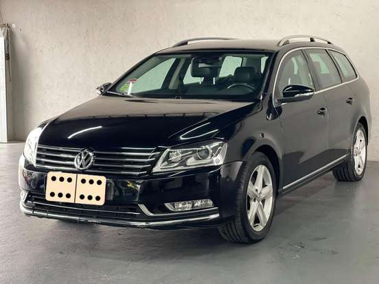 VOLKSWAGEN-PASSAT-2011