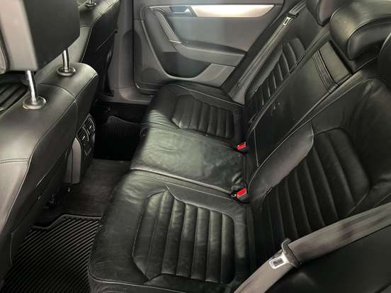 VOLKSWAGEN-PASSAT-2011