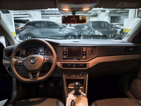 VOLKSWAGEN-POLO-2018
