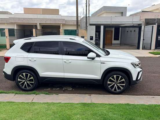 VOLKSWAGEN-TAOS-2021