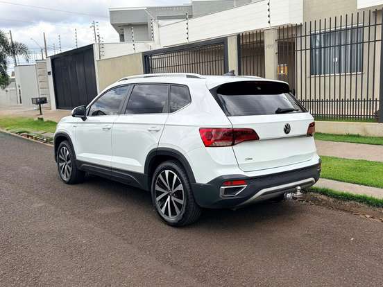 VOLKSWAGEN-TAOS-2021