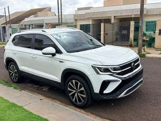 VOLKSWAGEN-TAOS-2021