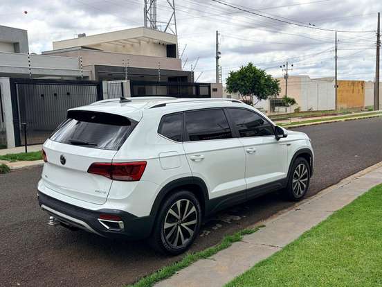 VOLKSWAGEN-TAOS-2021