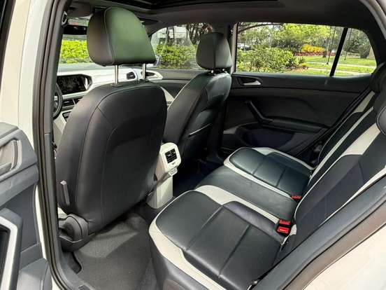 VOLKSWAGEN-T-CROSS-2020